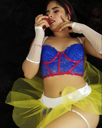 Full leaked Mirle pavas private onlyfans photo