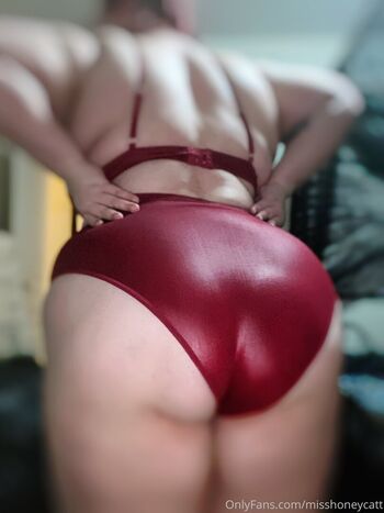 Full leaked Misshoneycatt private onlyfans photo