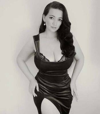 Full leaked Missvintagedresses private onlyfans photo