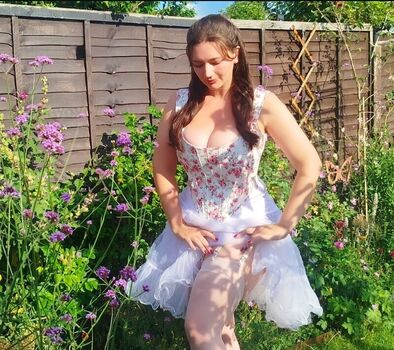 Full leaked Missvintagedresses private onlyfans photo