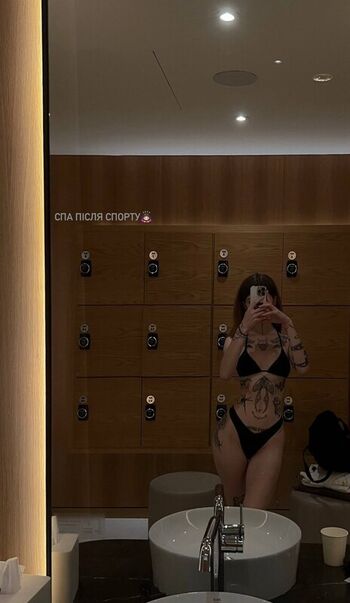 Full leaked Mollycutie private onlyfans photo