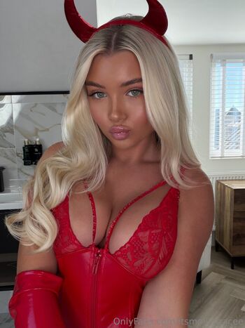 mollygracee_exclusive