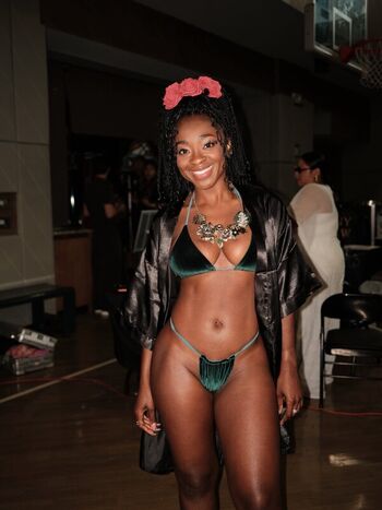 Full leaked Mona andre private onlyfans photo