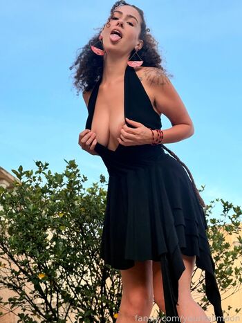 Full leaked Moonkalimah private onlyfans photo