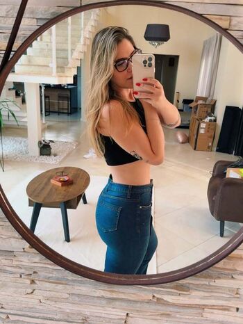 Full leaked Nahzinhaa private onlyfans photo