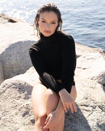 Naila Van Kommer