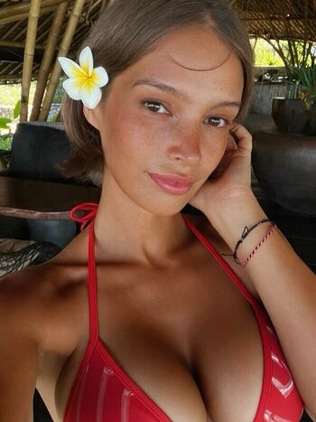 Naila Van Kommer