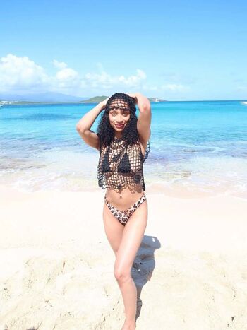 Naomi_