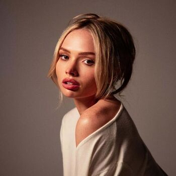 Natalie Alyn Lind