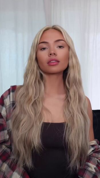Natalie Alyn Lind