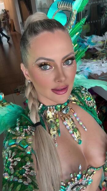 Nicole Arbour