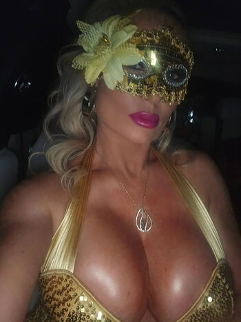 Nicole 