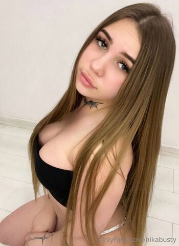 nikabusty