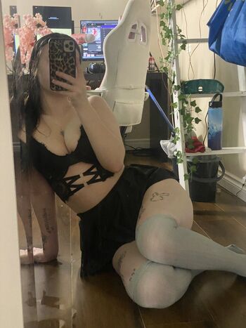 Nikkieelovee