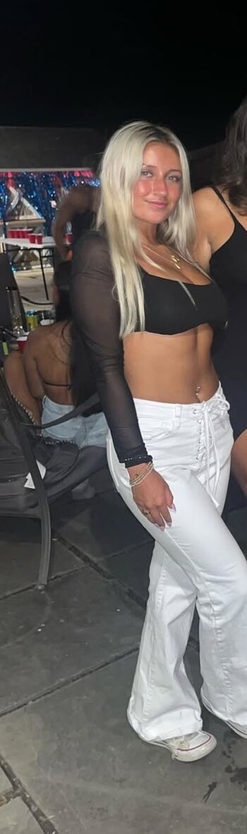 Full leaked Lexi skyee/ private onlyfans photo