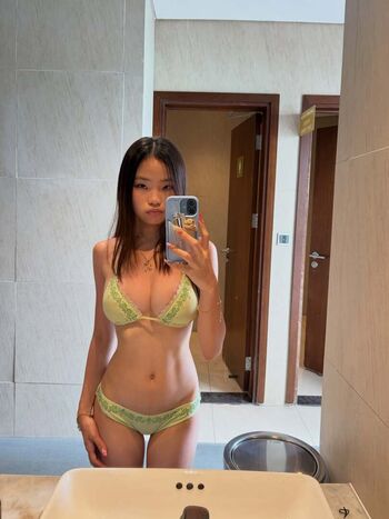 Full leaked Ninajeankim private onlyfans photo