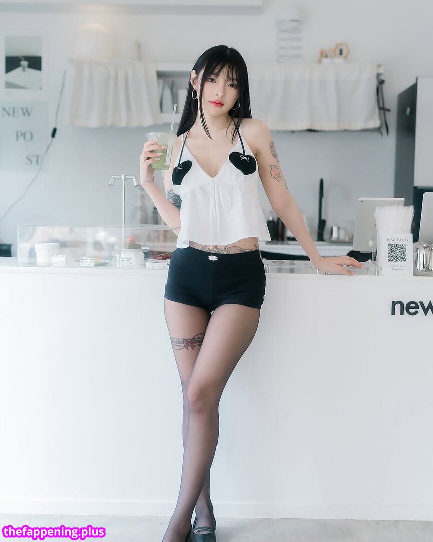 https: / nnewys Foto OnlyFans Nuda #3