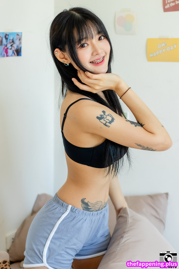 https: / nnewys Фото оголеного OnlyFans #18