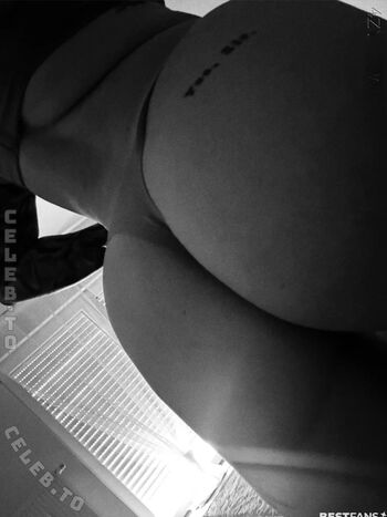 Full leaked Famousalice/ private onlyfans photo