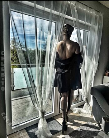 Full leaked Uwuhours/ private onlyfans photo