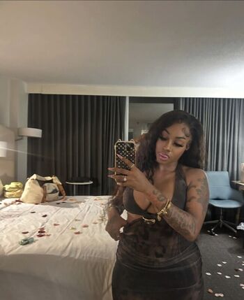 Full leaked Ogleahswanky private onlyfans photo