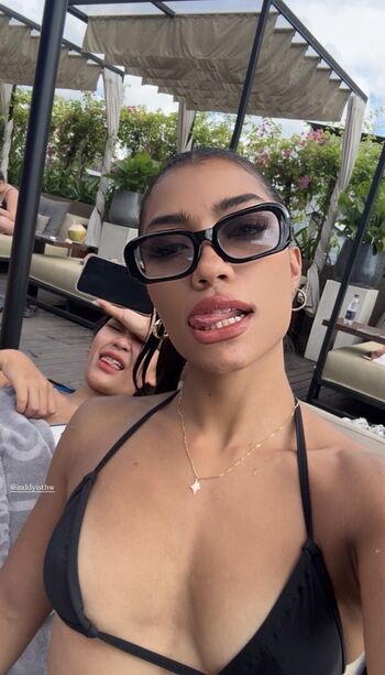 Full leaked Okyyoliviaa private onlyfans photo