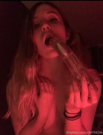 Full leaked Onlybellsie private onlyfans photo