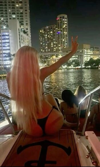 Full leaked Overlykaylaa private onlyfans photo