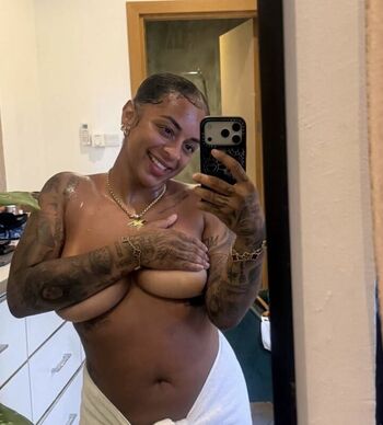 Full leaked Paigey cakey private onlyfans photo