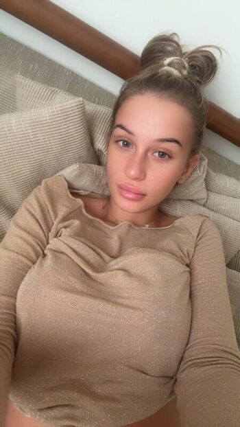 Pamela Moon Pamela03
