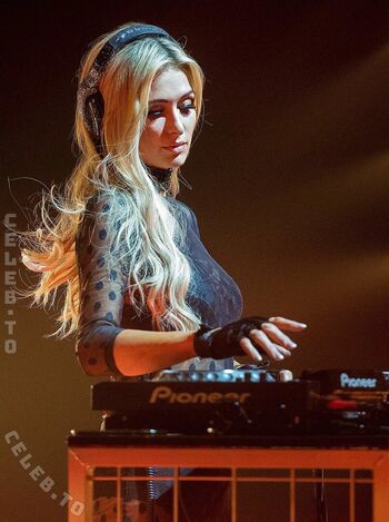 Full leaked Paris hilton page private onlyfans photo