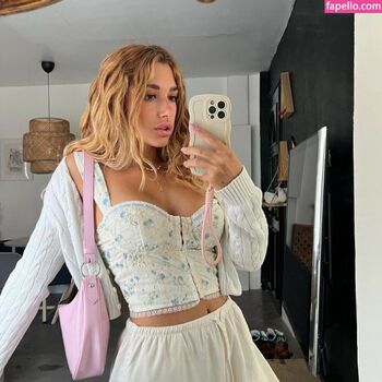 Full leaked Peachydotlily private onlyfans photo
