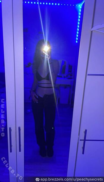 Full leaked Peachysecrets private onlyfans photo