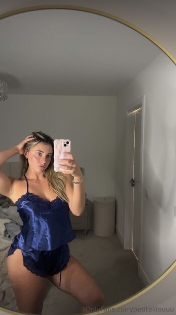 Full leaked Petitelilouuu private onlyfans photo