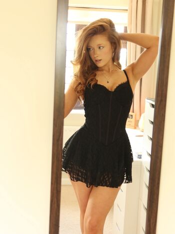 Full leaked Pheobeisginger page private onlyfans photo