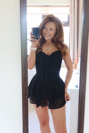 Full leaked Pheobeisginger page private onlyfans photo