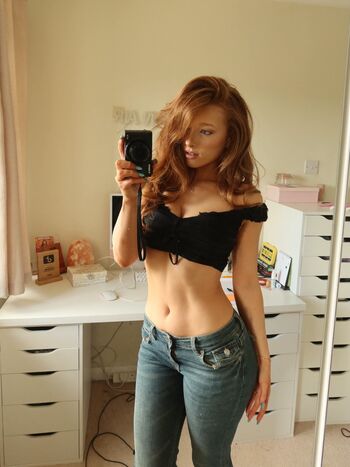 Full leaked Pheobeisginger private onlyfans photo
