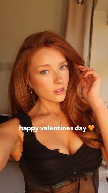 Full leaked Phoebeisginger page private onlyfans photo
