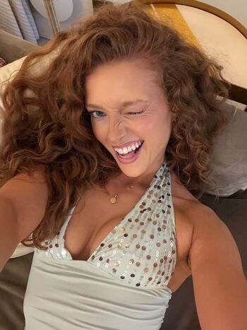 Full leaked Phoebeisginger page private onlyfans photo
