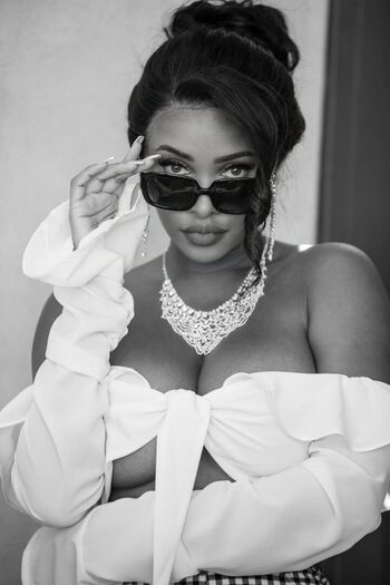 Full leaked Phoenix skye page private onlyfans photo