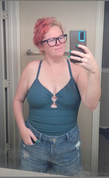 Full leaked Pineapplekittee milf private onlyfans photo