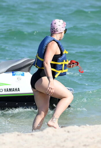 Full leaked Kendall jenner / private onlyfans photo