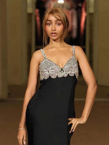 Full leaked Pinkpantheress page private onlyfans photo