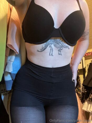 Full leaked Pixie sage page private onlyfans photo