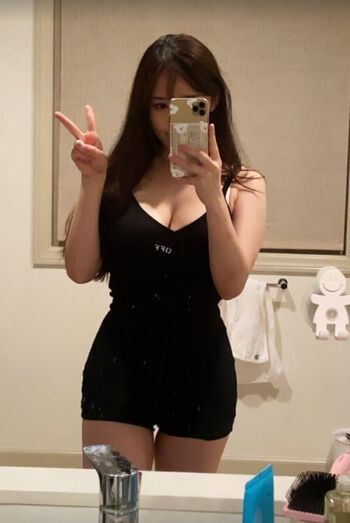 Full leaked Ploo private onlyfans photo