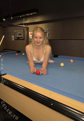 Full leaked Poolblondii private onlyfans photo