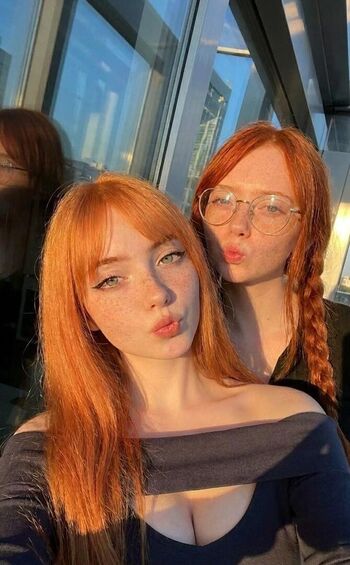 Full leaked Poppy dolly twins private onlyfans photo