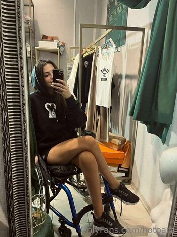 Full leaked Pretty wheelchair girl private onlyfans photo
