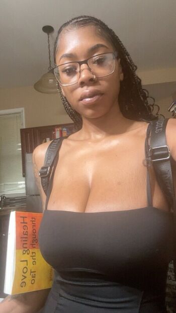 Full leaked Pretty yunique private onlyfans photo