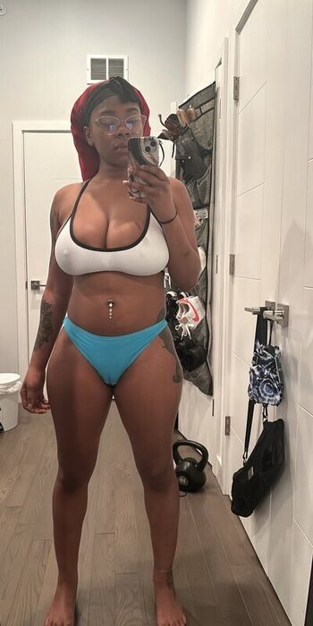 Full leaked Pretty yuniques private onlyfans photo